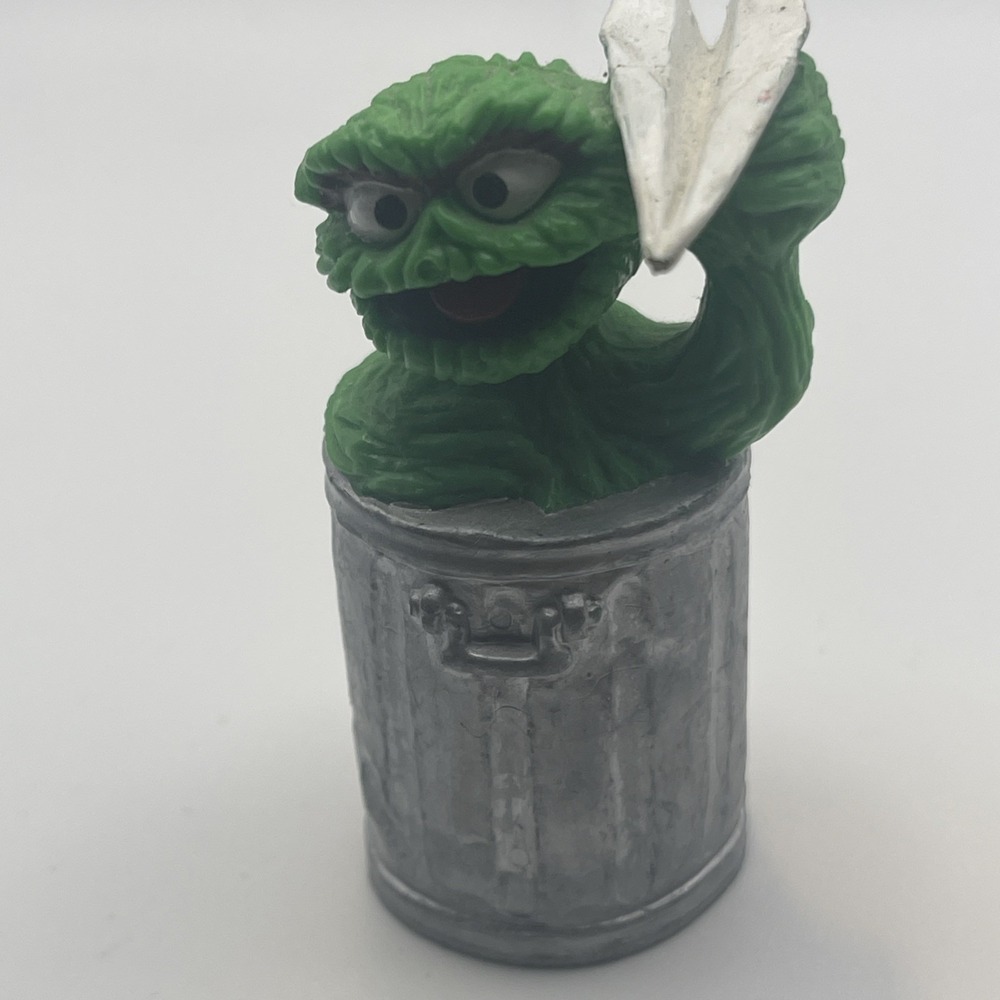 Oscar the Grouch w/ Paper Airplane 3" PVC Figure Applause Sesame Street 1980's - Picture 8 of 11